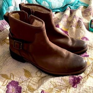 Casual Ugg boots with fur inside lining